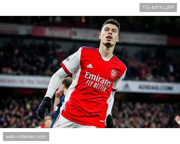 莱奥与马丁内利：冲击型边锋的路径差异分析