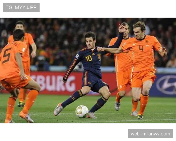 法布雷加斯与伊涅斯塔攻防转移下形成多点组织趋势