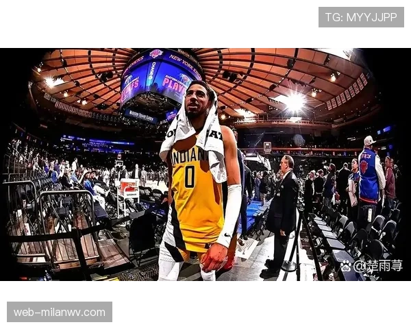 哈利伯顿无球跑动制造错位，提升步行者外线火力