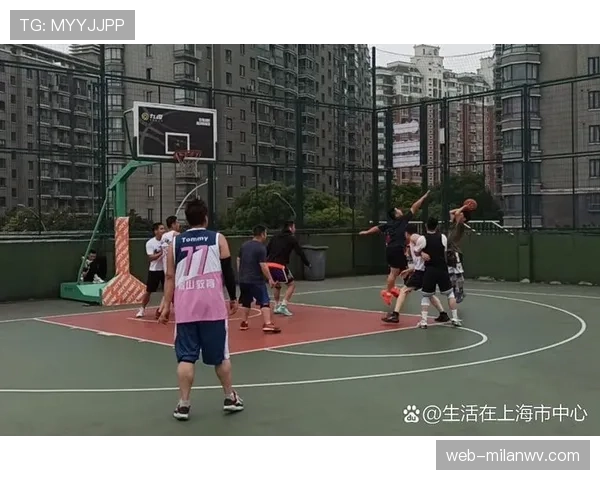 篮球规则中空中对抗判罚的判定标准与具体解析